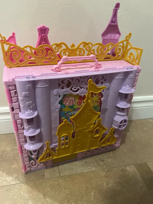 château princesse Ariel  pliable / fold n’ Go castle princess in Toys in City of Montréal - Image 8