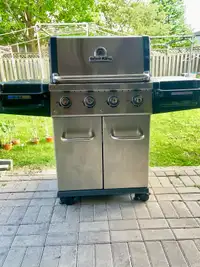 Broil King Regal  Natural Gas With Smoker Box & Cover