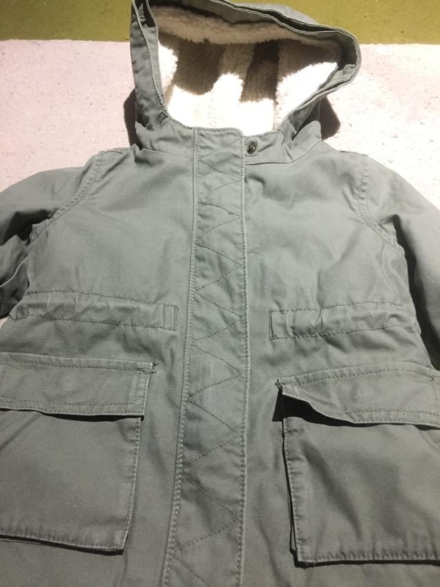 Baby gap winter jacket- size 2 toddler in Clothing - 2T in Edmonton - Image 2