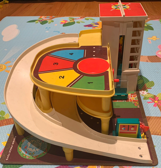 Fisher price - parking ramp service center(retro)  in Toys & Games in City of Toronto - Image 4