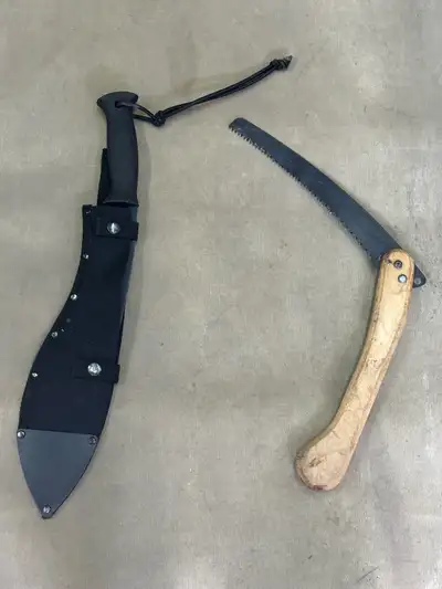 This camping knife and saw combo is a versatile tool for any outdoor enthusiast, featuring a sturdy...