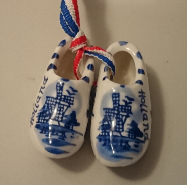 Vintage Miniature Pair  Clogs Ornate Delft Blue Holland Windmill in Arts & Collectibles in Oshawa / Durham Region