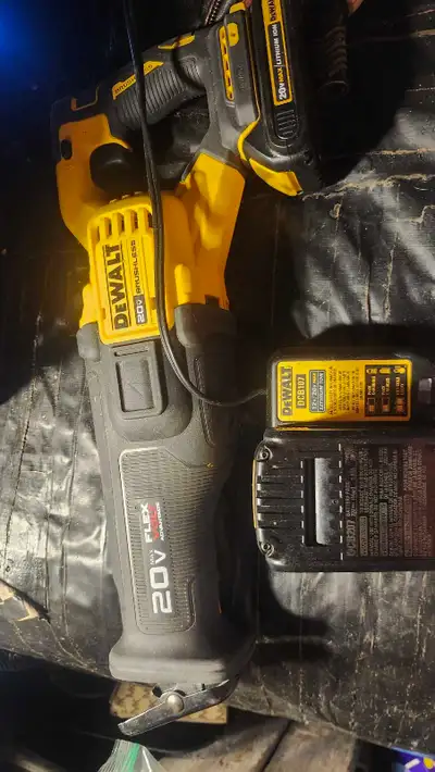 DeWalt 20v brushless flex volt advantage & 2 batteys an charger , View more
