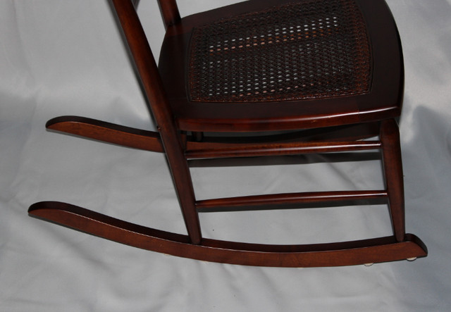 Vintage Wooden Rocking Chair in Chairs & Recliners in City of Toronto - Image 4