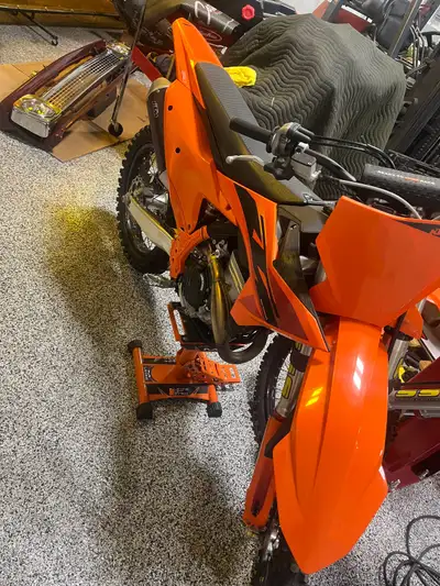 11 hrs WP 6500 spring conversion kit Revalved forks and shock by SSS Comes with air filters and sepe...