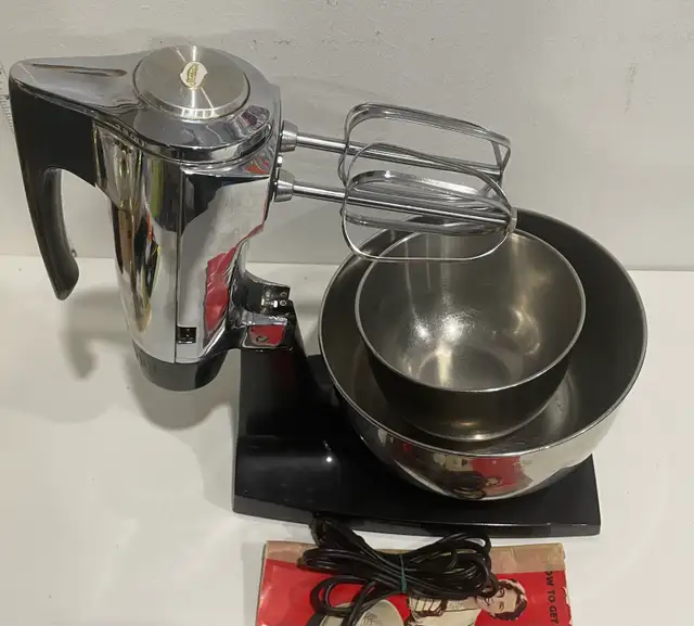 Vintage Sunbeam Mixmaster Chrome Stand Mixer Electric Countertop in Other in Edmonton - Image 6