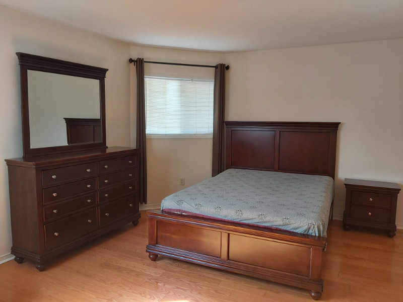 USED QUEEN SIZE BEDROOM SET FOR SALE Beds & Mattresses Markham
