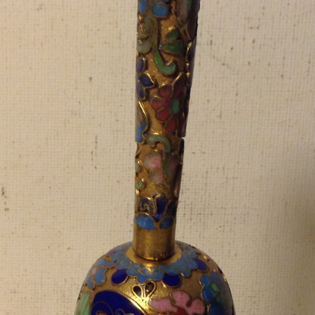 Vtg CHINESE CLOISONNE ENAMEL & GILT HANDLED BELL in Arts & Collectibles in Vancouver - Image 4