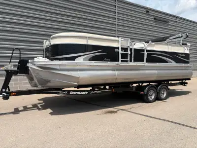 I'm selling my luxury Manitou Tritoon, which comfortably seats 14 and is equipped with 3 entrances (...