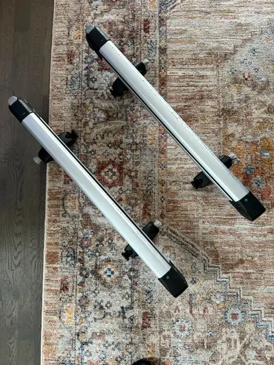 Thule ski and snowboard rack. Used on a Thule roof rack for an Audi Q5 (which is also for sale) Max...