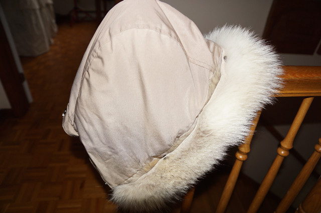 Manteau de marque Kanuk pour femme dans Femmes - Hauts et vêtements d'extérieur  à Longueuil/Rive Sud - Image 3