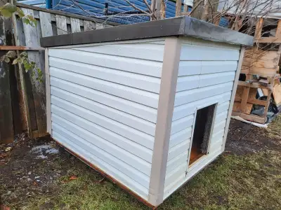 Large insulated dog animal house
