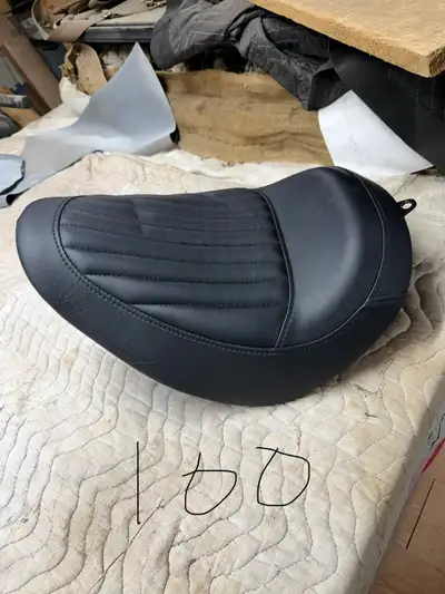 Selling a stock Harley Davidson solo seat for 2018 and up M8 soft tails. Asking $100 obo Message if...