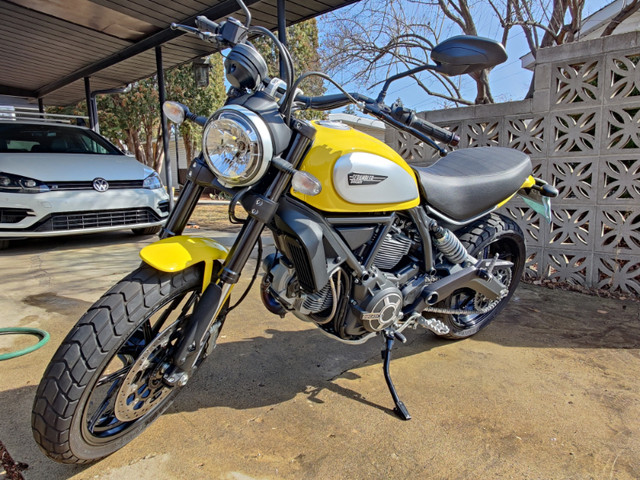 2016 Ducati Scrambler 800 Icon in Street, Cruisers & Choppers in Edmonton