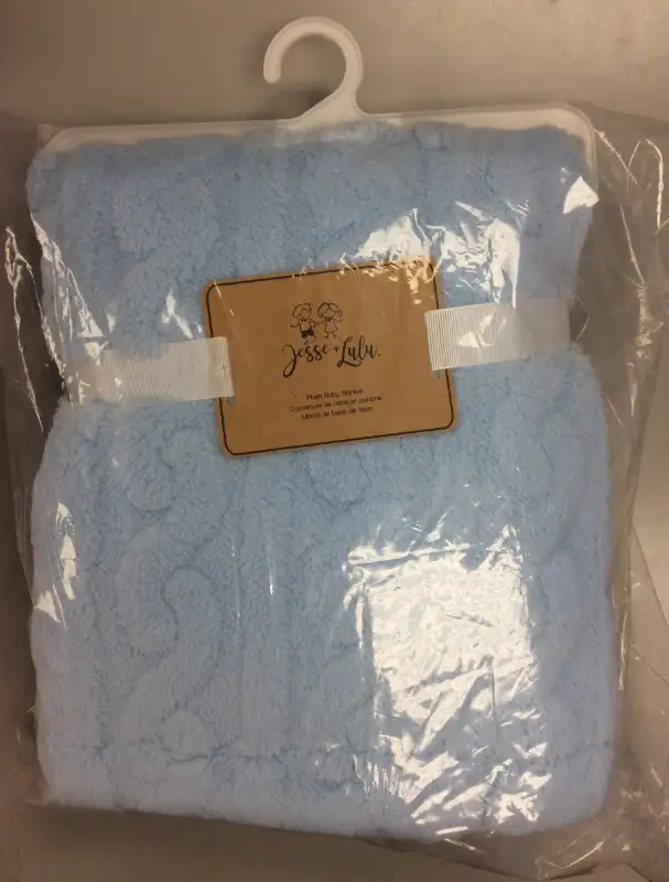 JESSE & LULU'S  PLUSH BABY BLANKET in Bathing & Changing in City of Toronto - Image 4