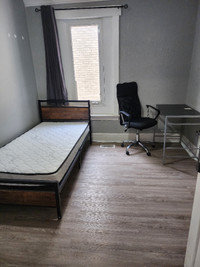 Large&spacious bedroom with private bathroom 3 min from Uni.
