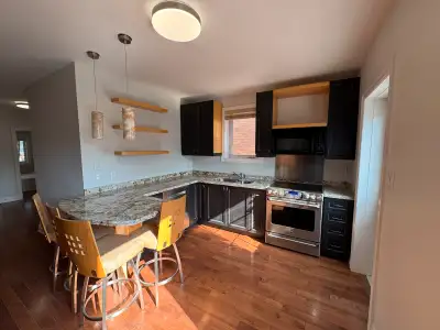 Spacious Main Floor Unit for Rent at Bloor & Dovercourt Loc