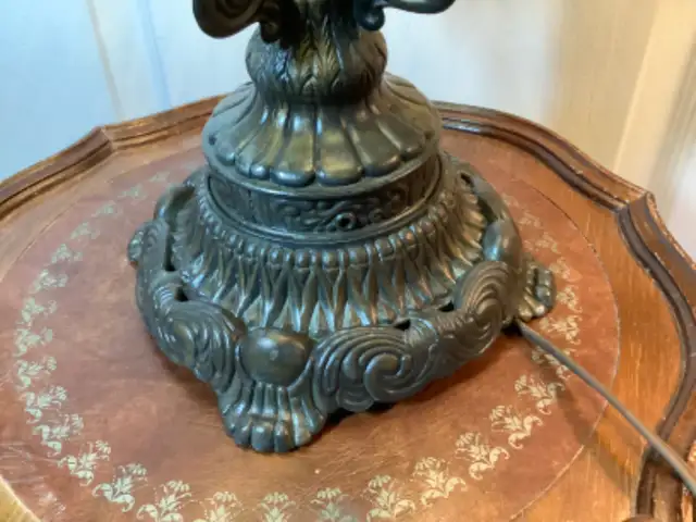 Vintage EF & EF Industries Inc Six Panel Slag Glass Table Lamp in Indoor Lighting & Fans in Belleville - Image 9