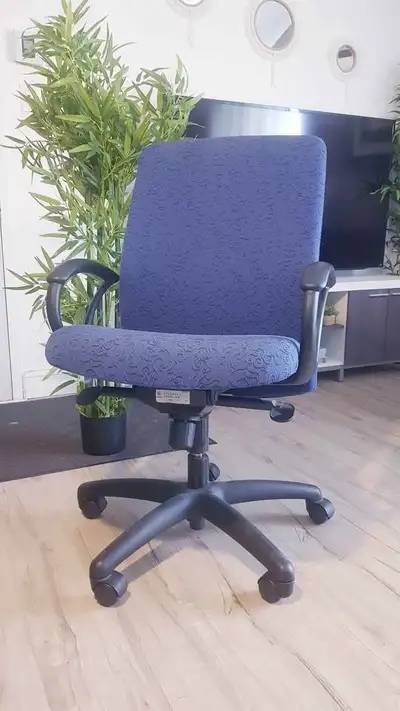 Chaise de bureau ergonomique – Confort et robustesse pour vos jo, View more