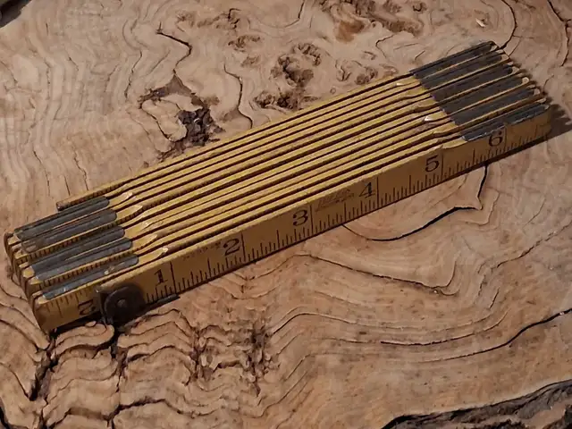 Wooden folding ruler w hook end by LUFKIN Made in Canada  in Hand Tools in Calgary - Image 5