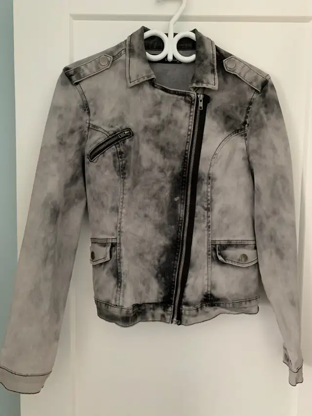 Women’s Jean Jacket in Women's - Tops & Outerwear in Guelph - Image 5