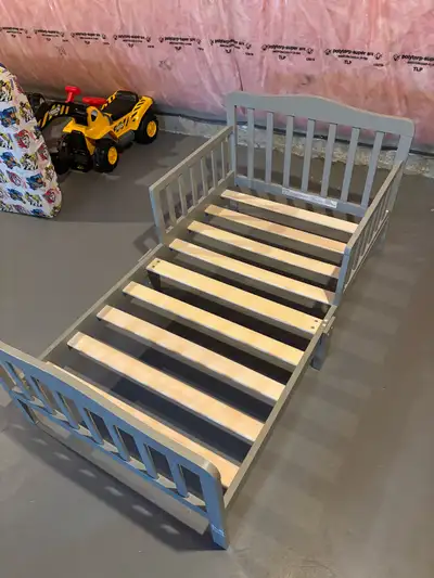 This grey toddler bed is perfect for transitioning your little one from a crib! Being in used condit...
