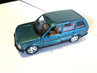Die cast Range Rover Burago 1.26 ox, View more