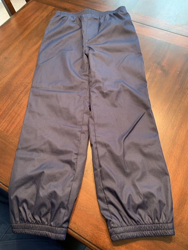 Manteau et pantalon de nylon Garçon 7/8 ans dans Enfants et jeunesse  à Laurentides - Image 2