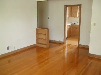 2 Bedroom Upper Duplex w/parking West Kildonan