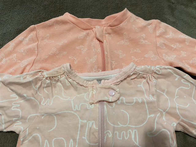 2 baby girl zipped sleepers 0-3 months - $8 in Clothing - 0-3 Months in Winnipeg - Image 2