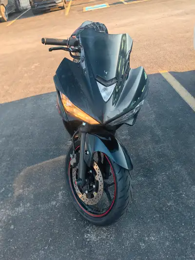 Bike is running smooth! Nothing wrong, I got a 600 thats why I'm selling Never dropped. 2015 Yamaha...