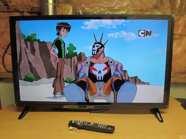 Exc. fully working "40 Westinghouse Smart TV 1080p FHD 3x HDMI in TVs in City of Toronto - Image 2