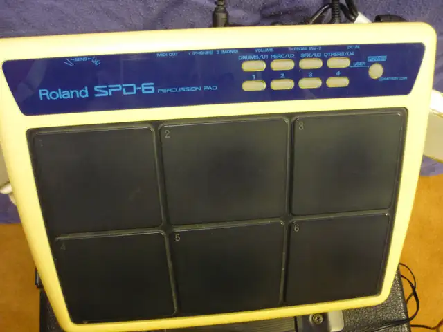 Drum pads and amplifier in Drums & Percussion in Vernon - Image 4