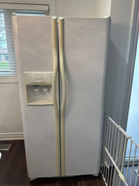 Refrigerator Frigidaire, Two doors side by side