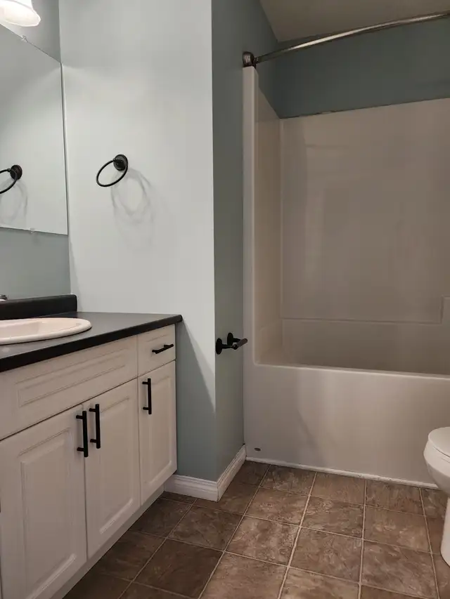 Beautiful Modern 3 bed 2 bath townhouse style condo for rent in Long Term Rentals in Whitehorse - Image 10