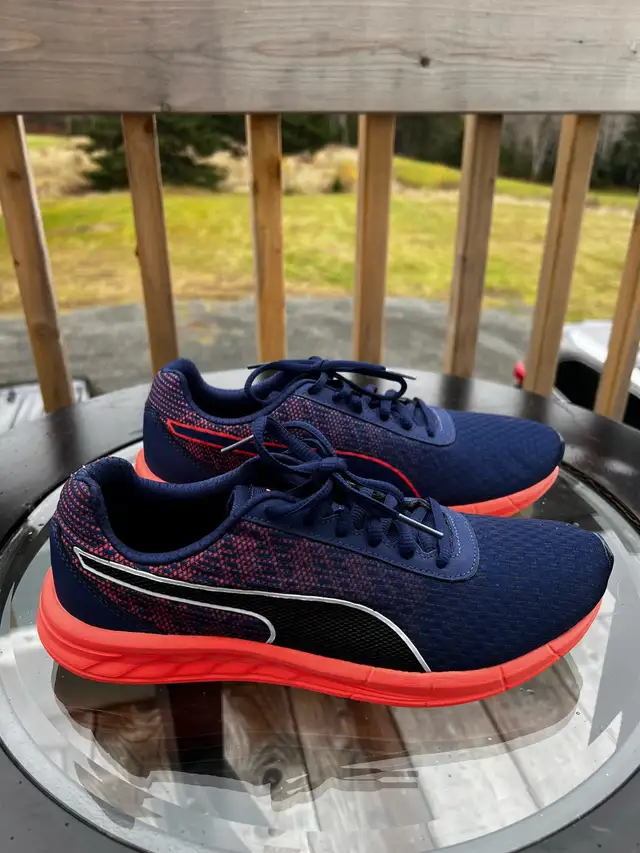 Puma Women's Navy & CoralRunning Shoes / Size 9 in Women's - Shoes in Cape Breton - Image 3