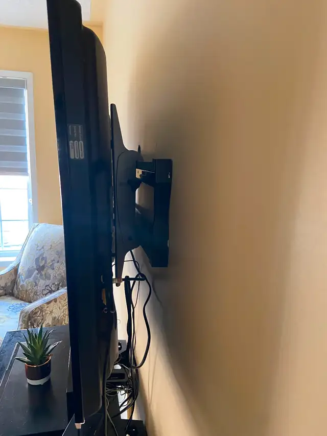 40” Samsung TV with DVD Player in TVs in Mississauga / Peel Region - Image 4