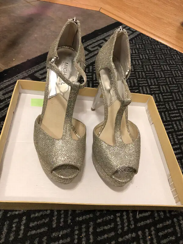 Women’s high heel sandals in Women's - Shoes in Edmonton - Image 2