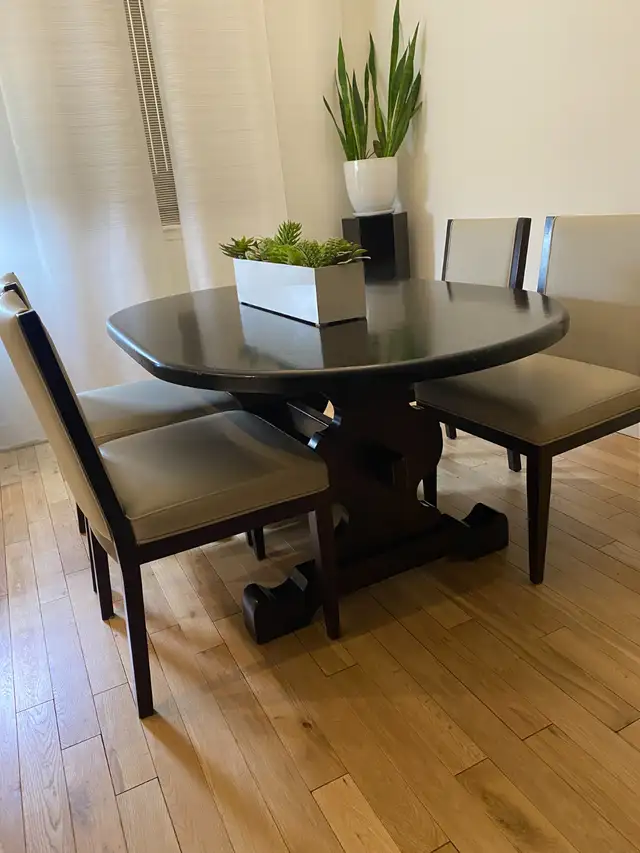 SOLID WOOD PINE TABLE in Dining Tables & Sets in Mississauga / Peel Region - Image 3