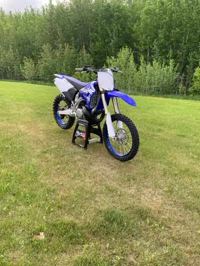 Super clean 2018 Yamaha YZ 250. Very low hours air filter cleaned and transmission oil changed after...