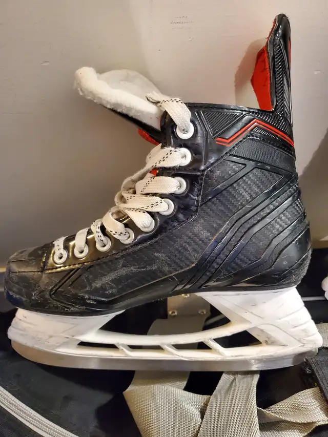 Kids / Youth Size 4.5/5 - Bauer NSX Hockey Skates in Hockey in Winnipeg - Image 4