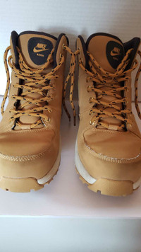 Nike Manoa boots kids or men