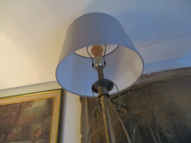VINTAGE ART DECO STYLE FLOOR LAMP WITH SHADE-BUDDING FLOWERS! in Arts & Collectibles in Laval / North Shore - Image 9