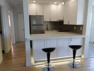 Magnifique Grand 3  1/2 avec Salle à Manger