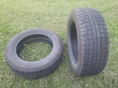 MAXTREK TREK M7 235/60R18 DOT 1221 Lots of tread on these two tires ! Dont miss out !