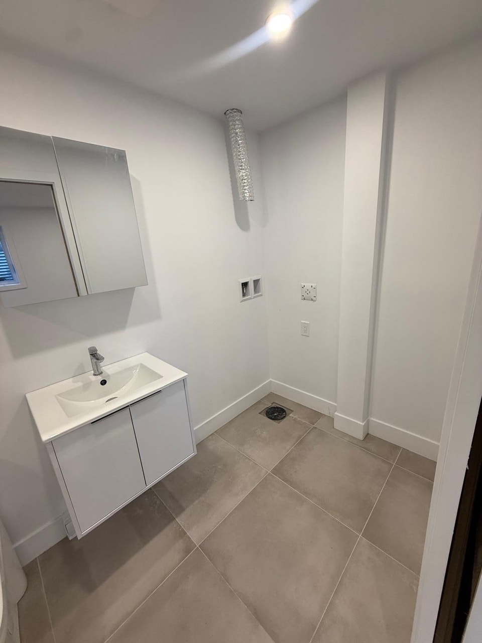 41/2 APPARTEMENTS NEUFS À LOUER — ANJOU 2