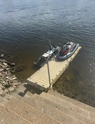 2 unités de quai modulaire flottant de la marque EZ Dock., View more