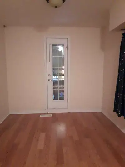 PRIVATE Room available in Scarborough