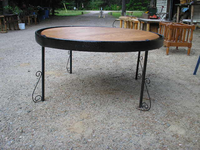 Iron and wood coffee table in Coffee Tables in Renfrew - Image 2