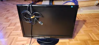 Samsung 22 inch monitor with HDMI cable, View more